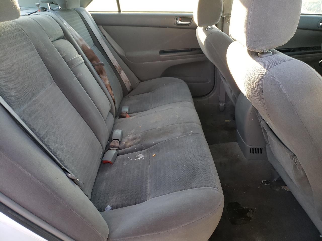 Photo 6 from auction – 2005 TOYOTA CAMRY LE with VIN 4T1BE32K95U547645