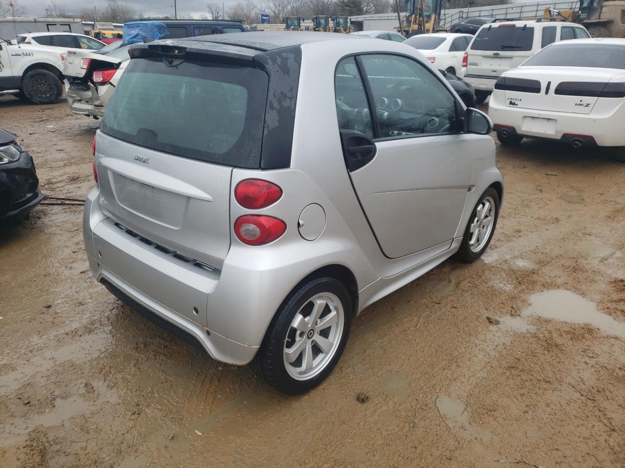 Photo 4 from auction – 2013 SMART FORTWO with VIN WMEEJ3BA3DK681972