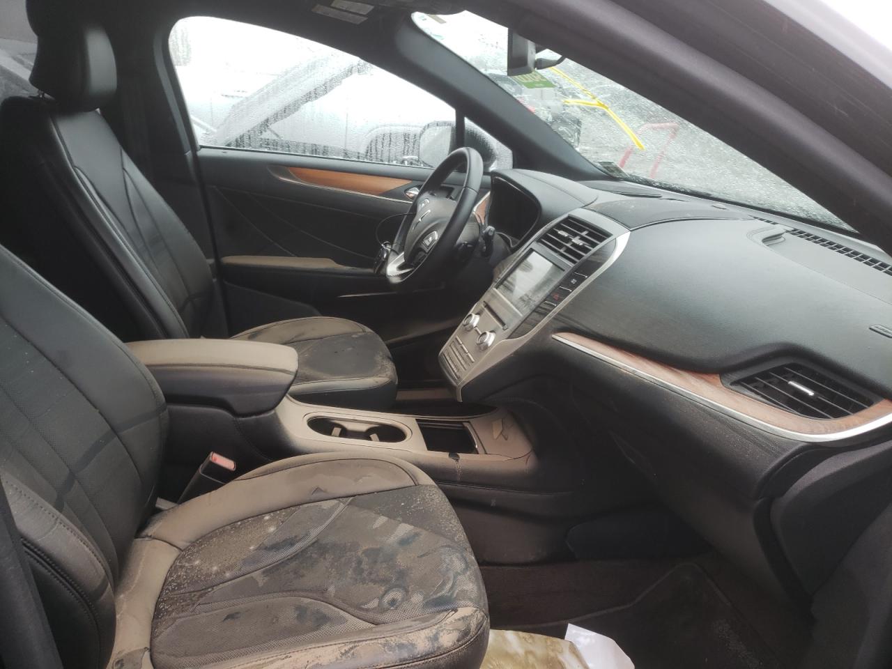 Photo 5 from auction – 2019 LINCOLN MKC RESERV with VIN 5LMCJ3D97KUL03401