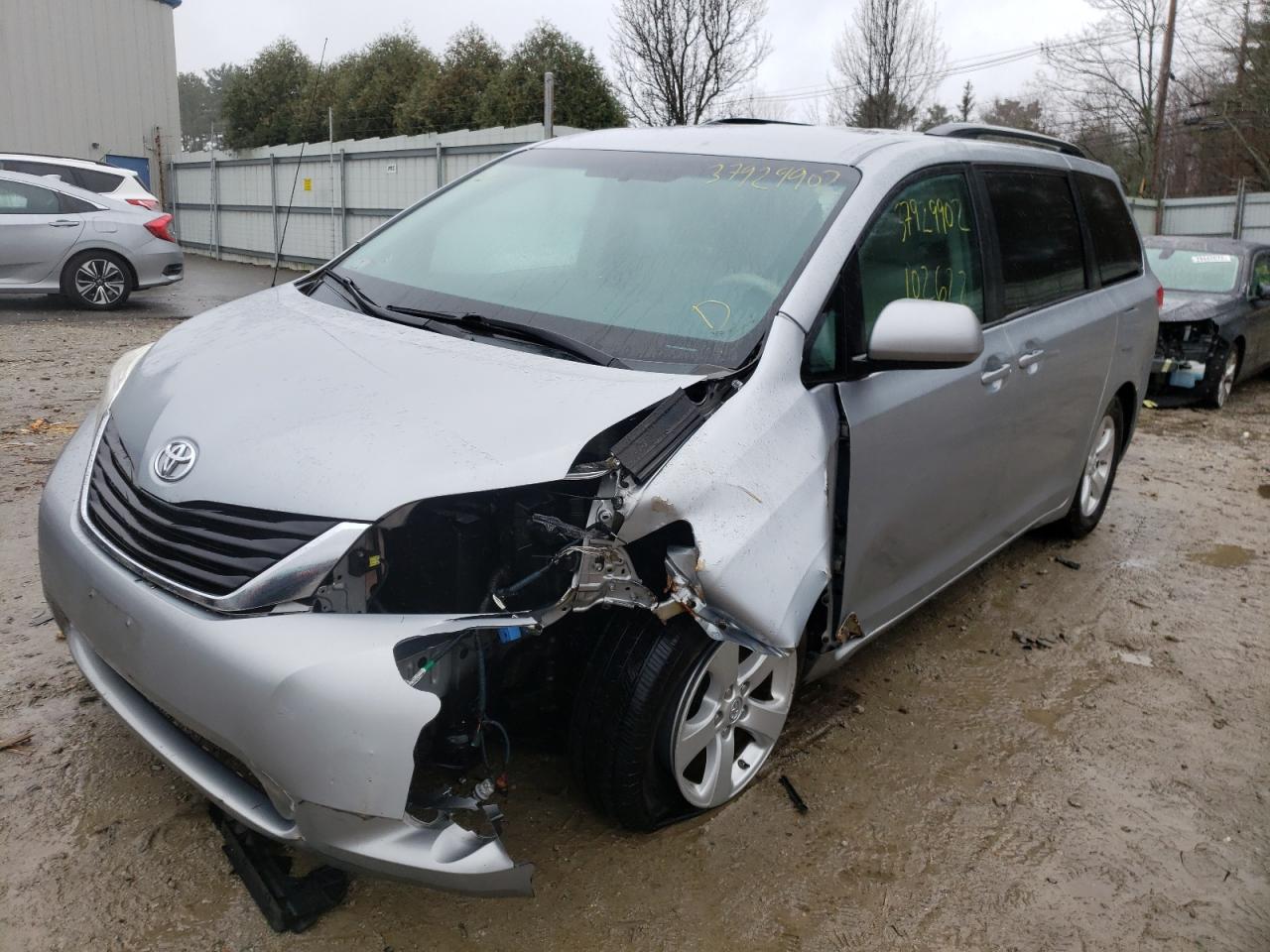 Photo 2 from auction – 2014 TOYOTA SIENNA LE with VIN 5TDKK3DC8ES462867