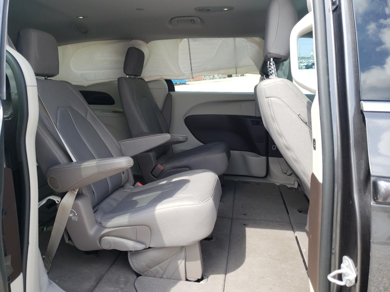 Photo 6 from auction – 2017 CHRYSLER PACIFICA T with VIN 2C4RC1DG5HR552719