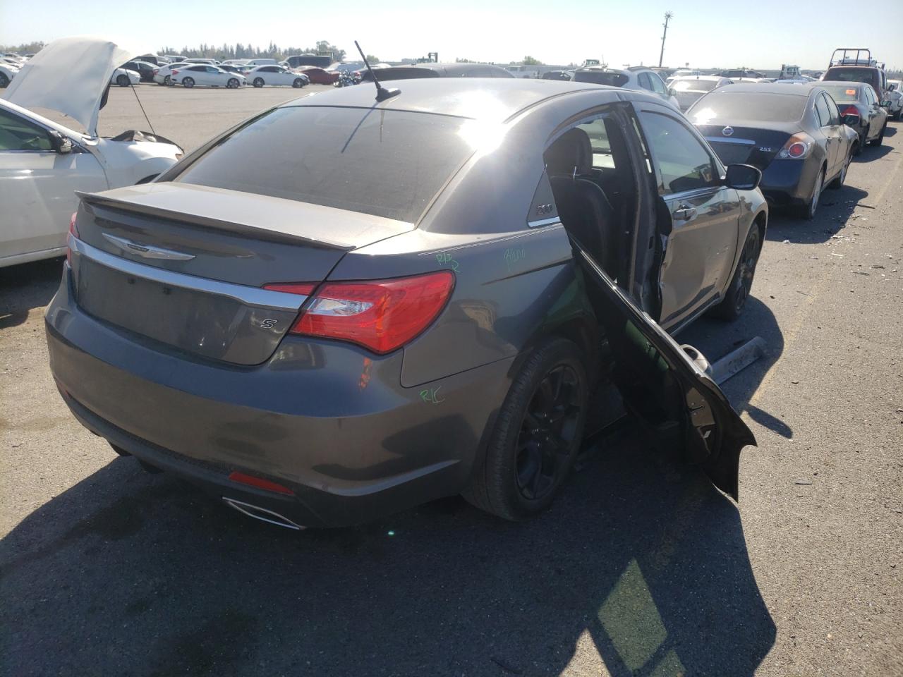 Photo 4 from auction – 2014 CHRYSLER 200 LIMITE with VIN 1C3CCBCG1EN191886