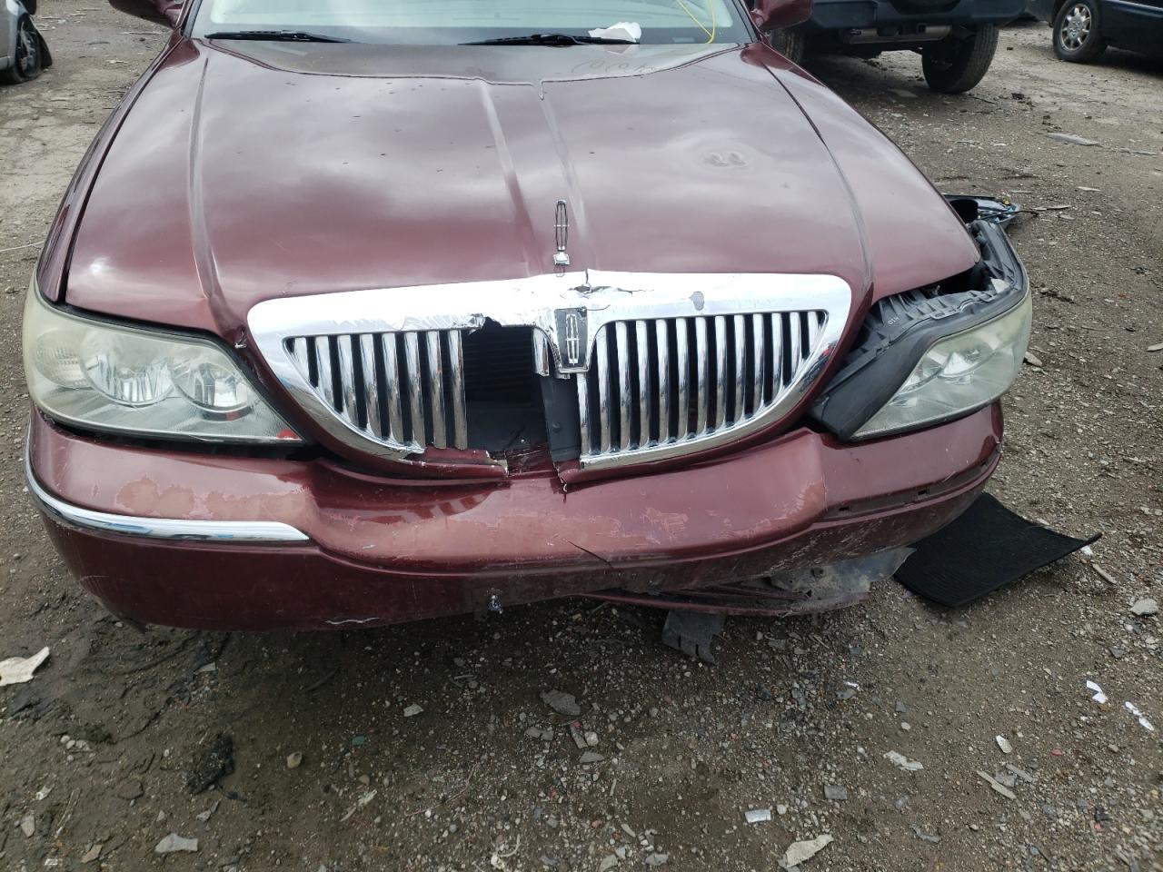 Photo 9 from auction – 2003 LINCOLN TOWN CAR C with VIN 1LNHM83W73Y662679