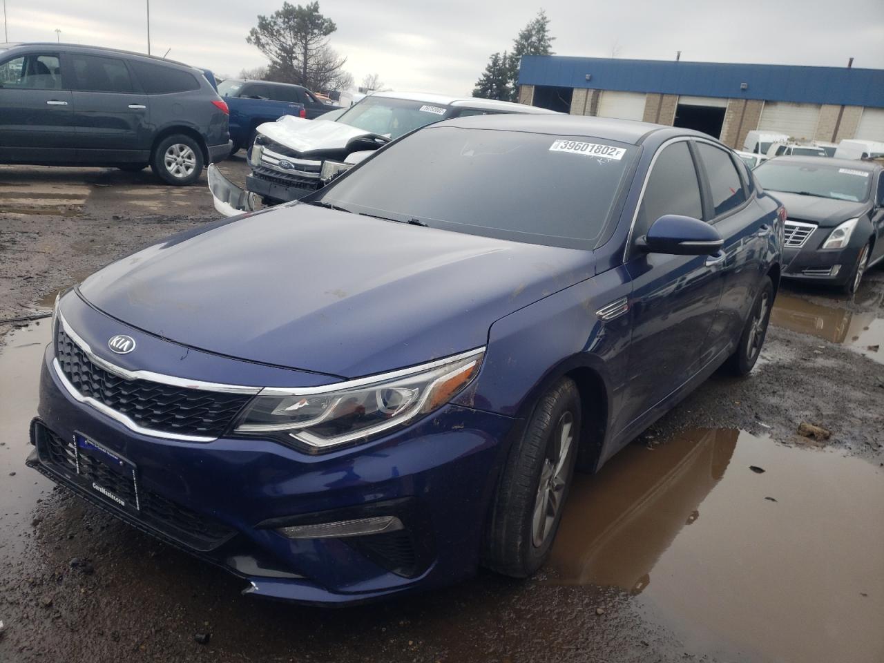 Photo 2 from auction – 2019 KIA OPTIMA LX with VIN 5XXGT4L38KG301331