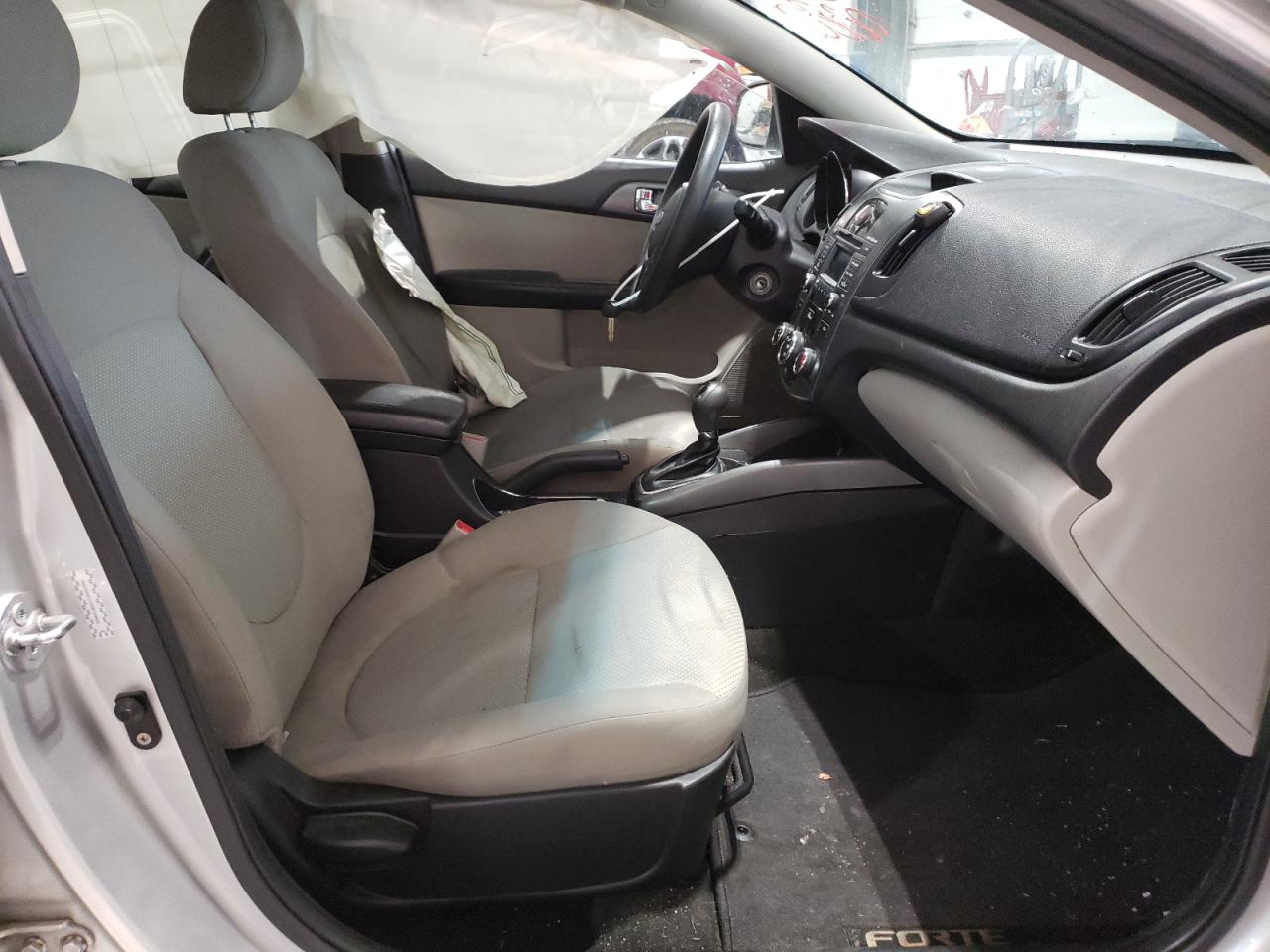 Photo 5 from auction – 2013 KIA FORTE EX with VIN KNAFU4A27D5680880