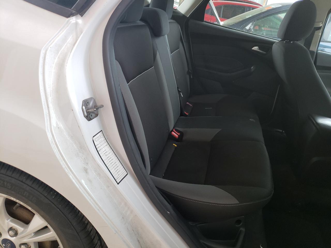 Photo 6 from auction – 2014 FORD FOCUS SE with VIN 1FADP3K20EL302364