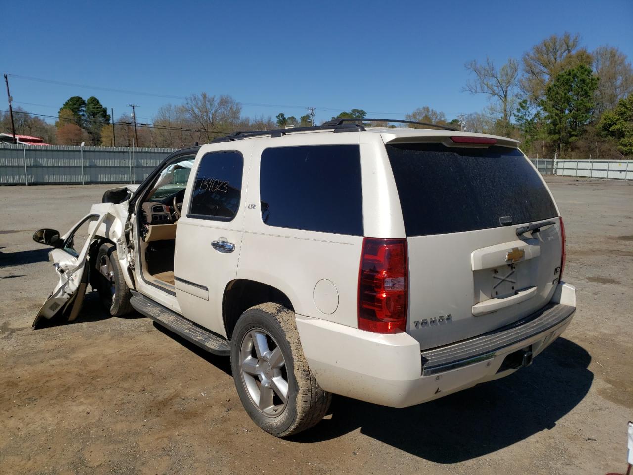 Photo 3 from auction – 2011 CHEVROLET TAHOE C150 with VIN 1GNSCCE01BR371779
