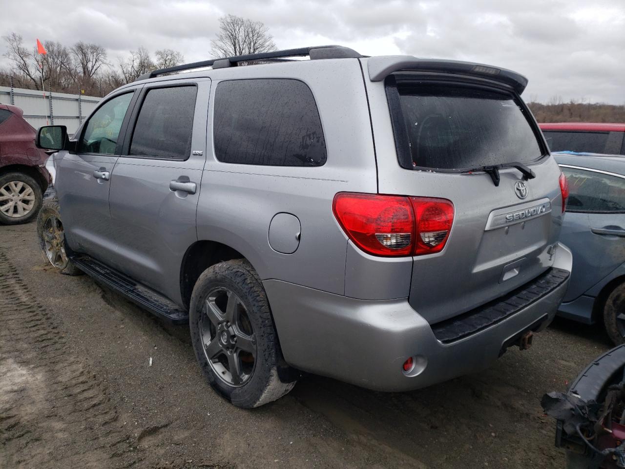 Photo 3 from auction – 2013 TOYOTA SEQUOIA SR with VIN 5TDBW5G15DS091319
