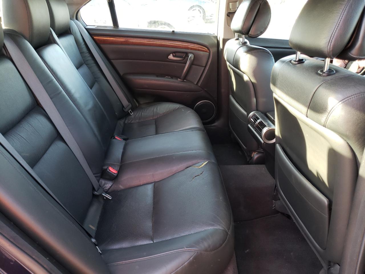 Photo 6 from auction – 2006 ACURA RL with VIN JH4KB16526C000325