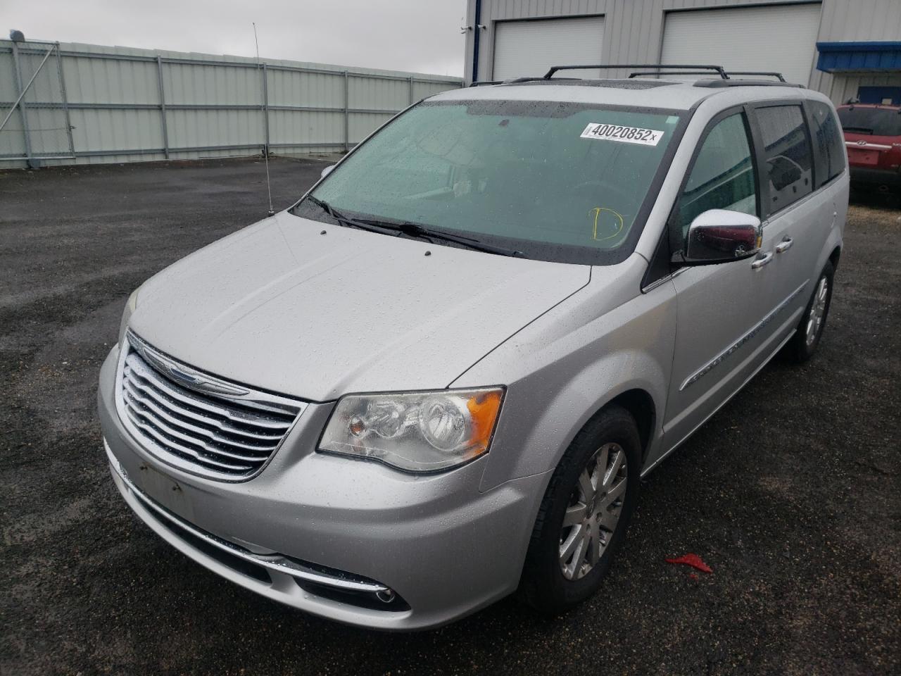 Photo 2 from auction – 2012 CHRYSLER TOWN & COU with VIN 2C4RC1CG4CR194507