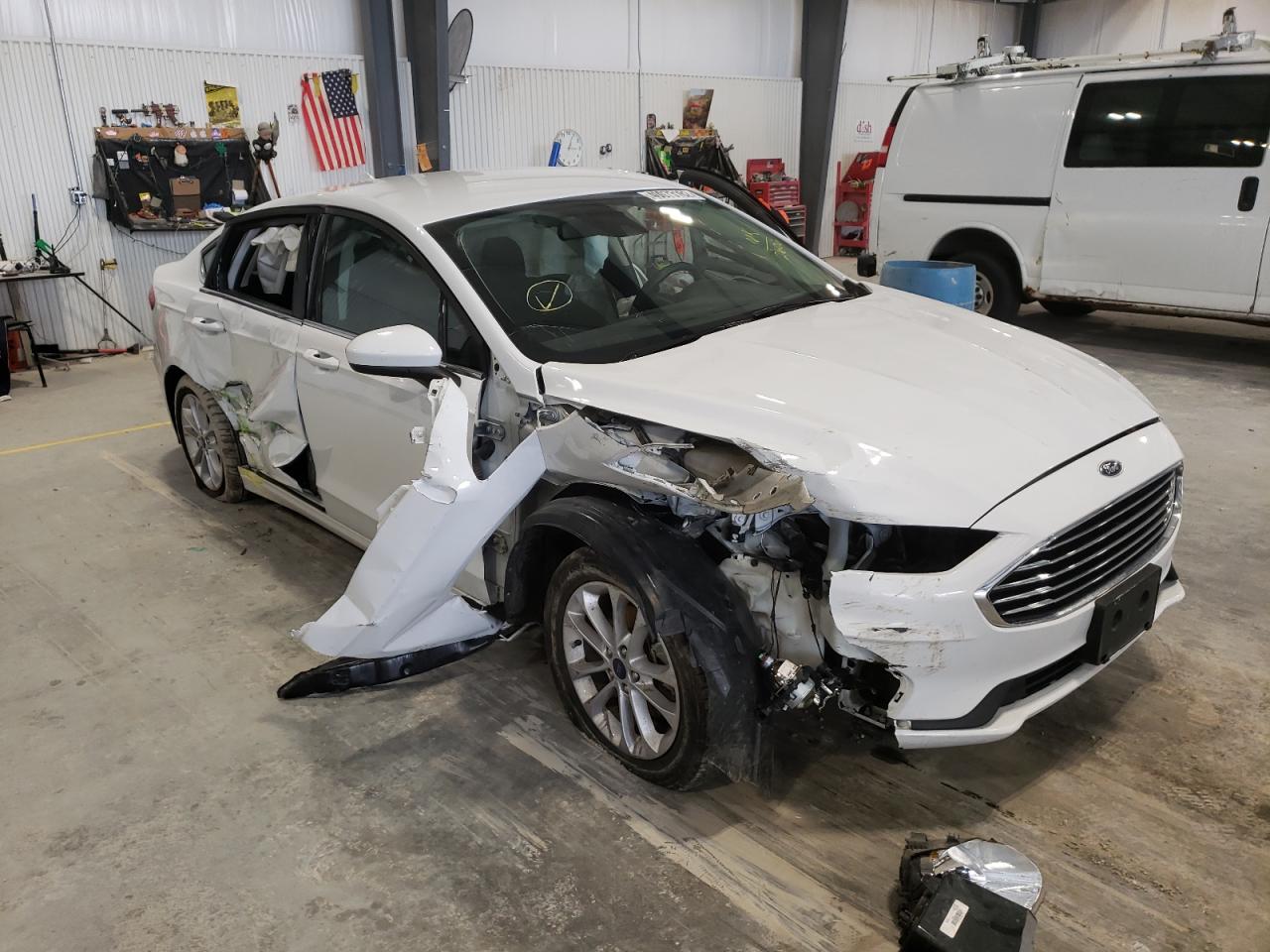 FORD FUSION SE 2020 with VIN 3FA6P0HD3LR112606 - Photo from auction