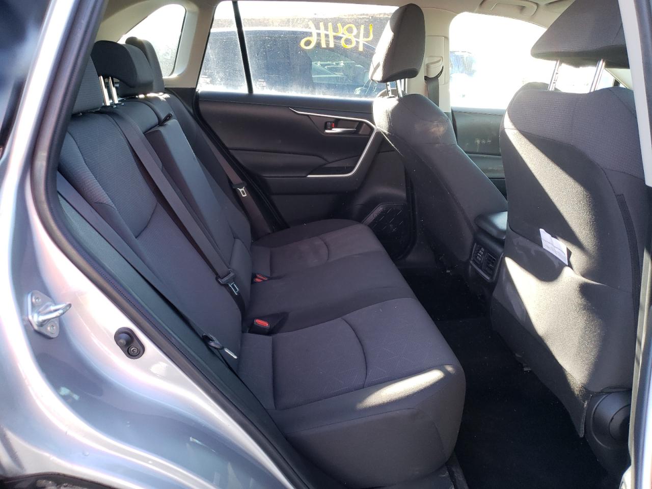 Photo 6 from auction – 2019 TOYOTA RAV4 XLE with VIN JTMP1RFV2KD004646