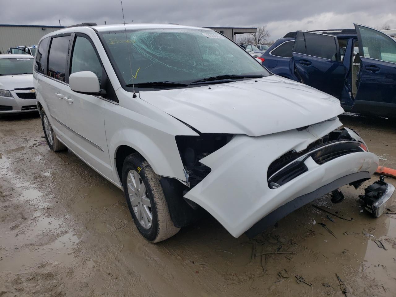 Photo 1 from auction – 2014 CHRYSLER TOWN & COU with VIN 2C4RC1BG8ER272582