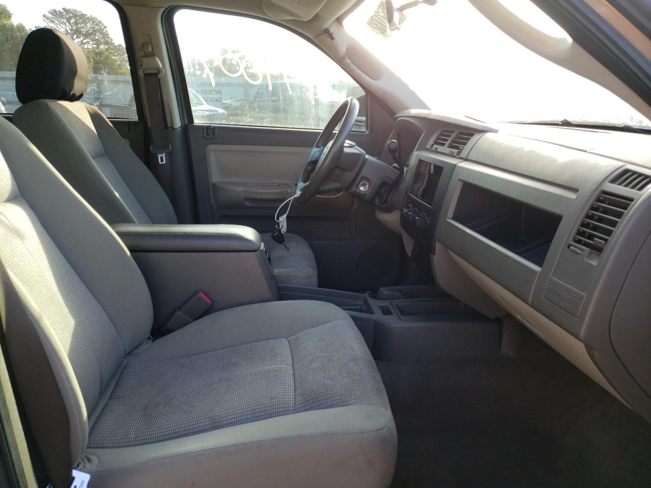 Фото 5 с аукциона – 2010 DODGE DAKOTA SXT с VIN 1D7CE3GP3AS166107