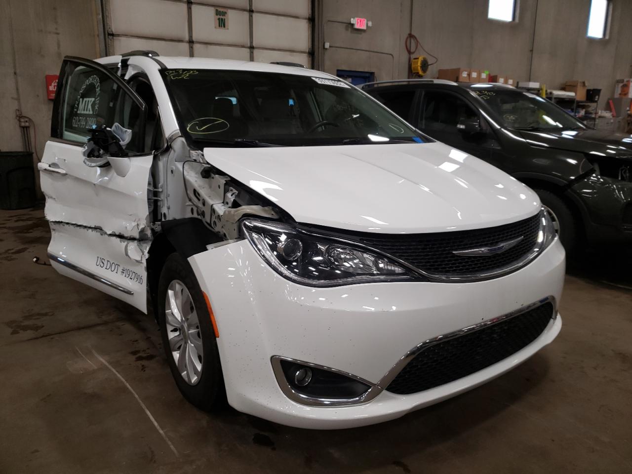 CHRYSLER PACIFICA T 2018 with VIN 2C4RC1BG7JR151956 - Photo from auction