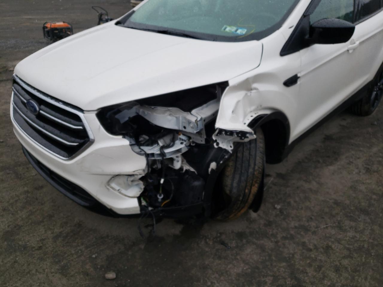 Photo 9 from auction – 2017 FORD ESCAPE SE with VIN 1FMCU9GD9HUC58760