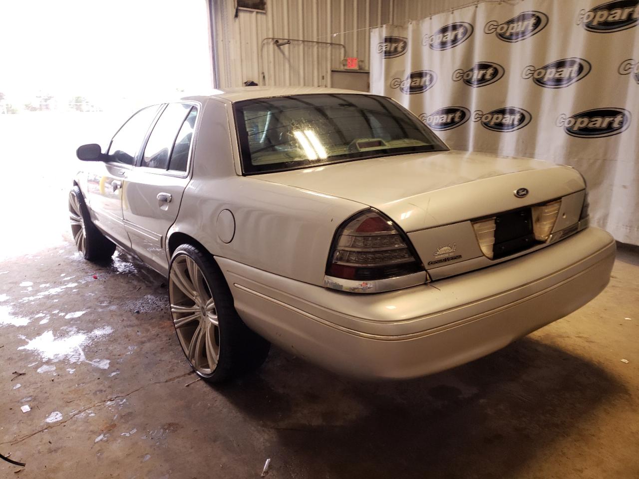 Photo 3 from auction – 2003 FORD CROWN VICT with VIN 2FAFP73W63X168297