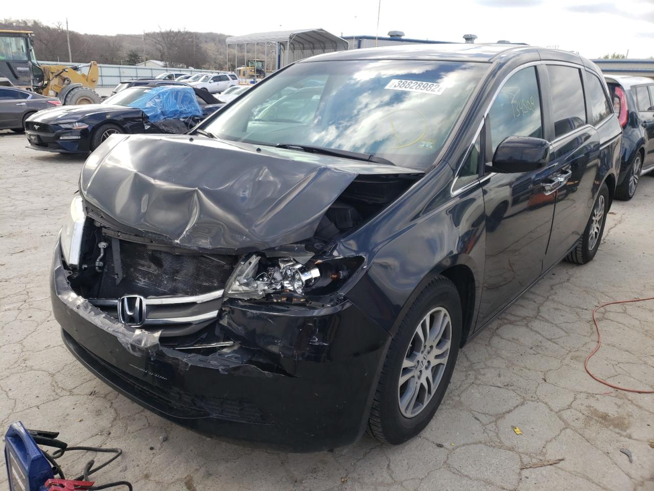 Photo 2 from auction – 2011 HONDA ODYSSEY EX with VIN 5FNRL5H64BB102961