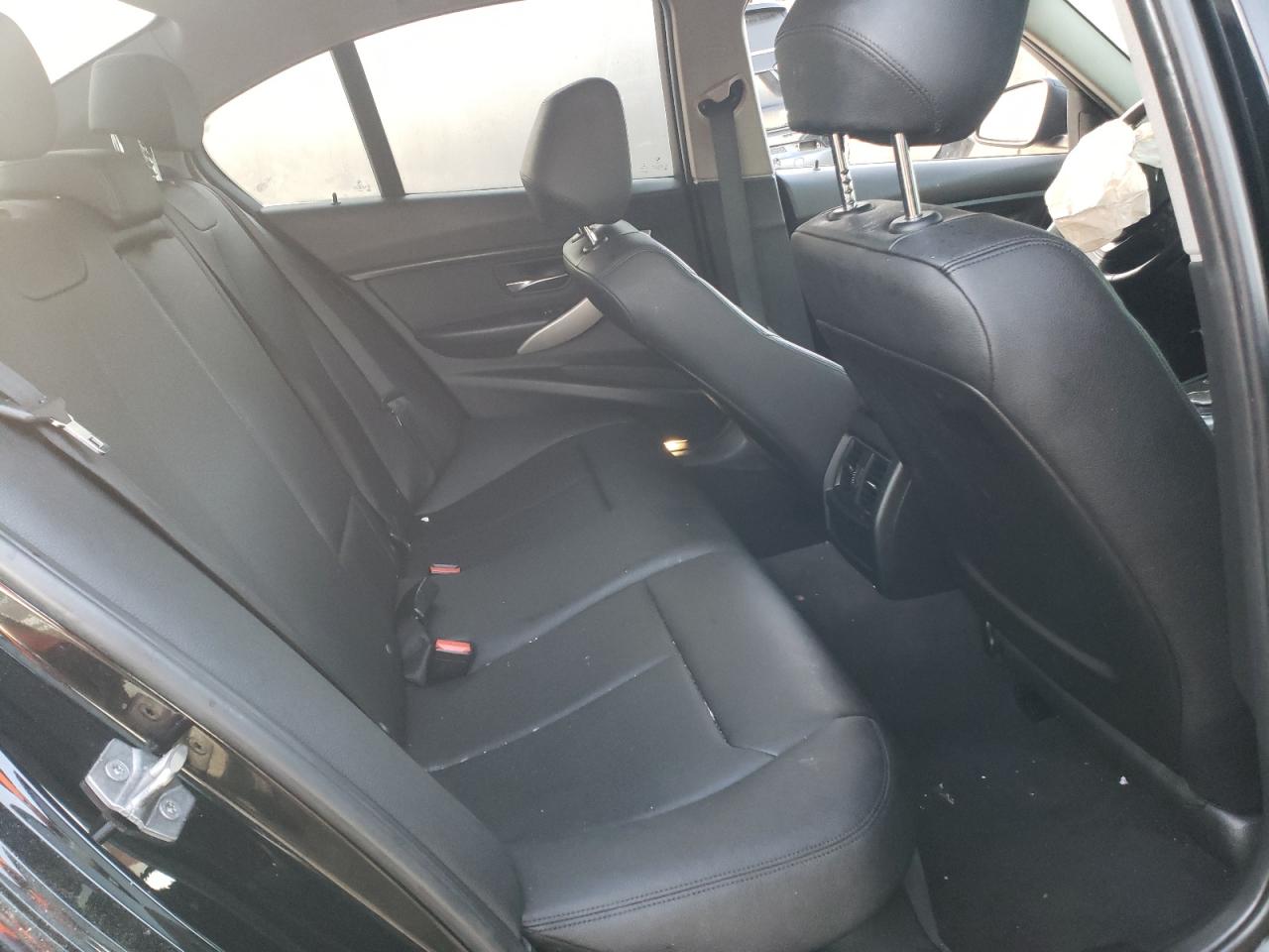 Photo 6 from auction – 2016 BMW 320 I with VIN WBA8E1G50GNU10870