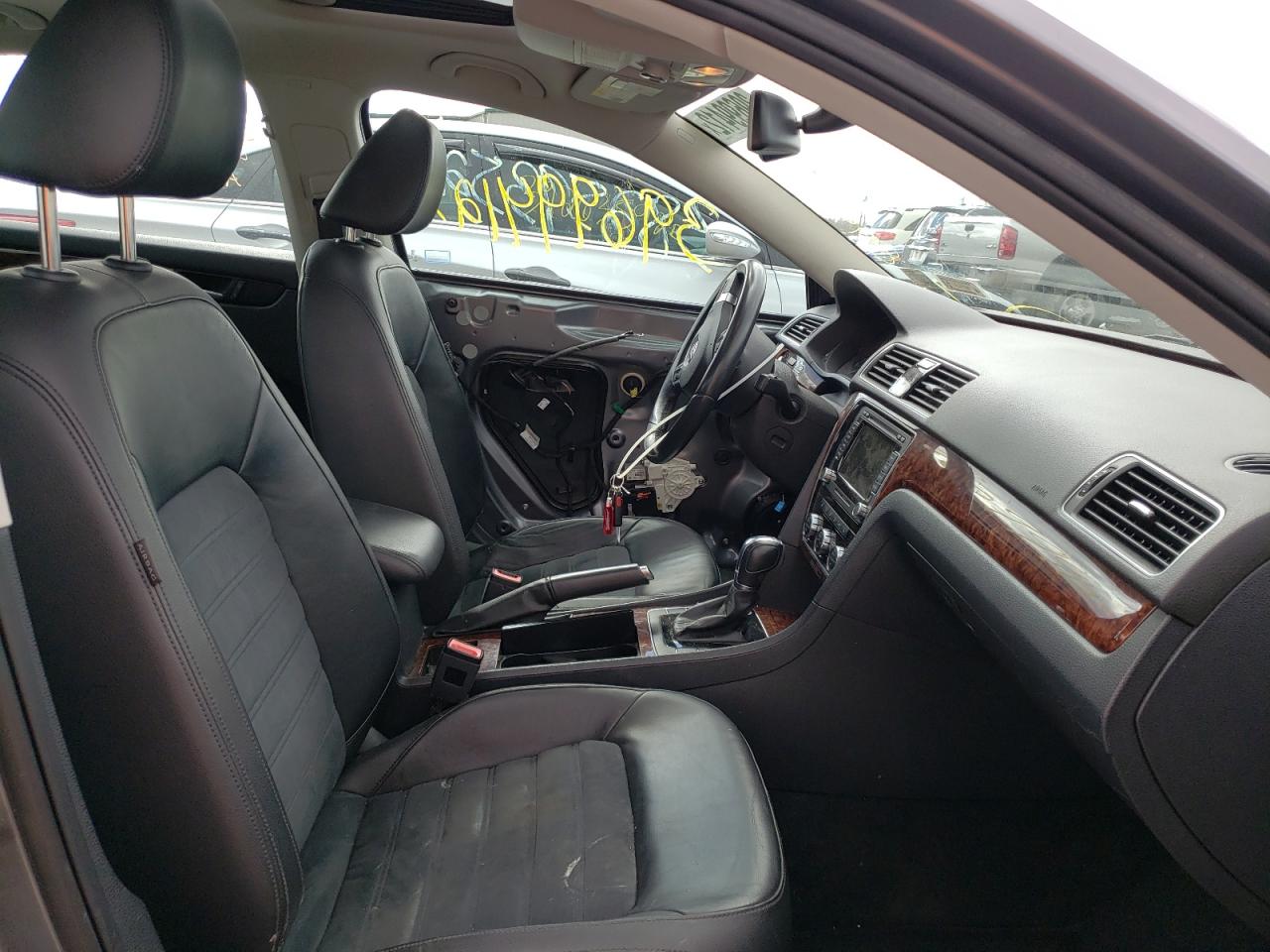 Photo 5 from auction – 2012 VOLKSWAGEN PASSAT SEL with VIN 1VWCN7A34CC083769