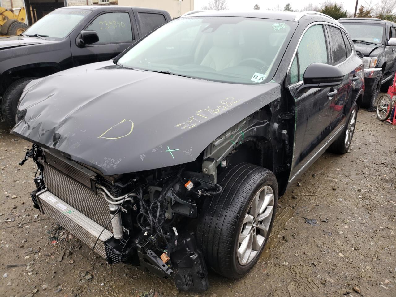 Photo 2 from auction – 2019 LINCOLN MKC SELECT with VIN 5LMCJ2D93KUL11702