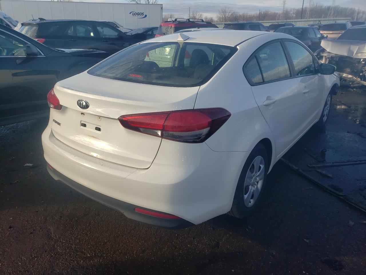 Photo 4 from auction – 2017 KIA FORTE LX with VIN 3KPFK4A7XHE091479