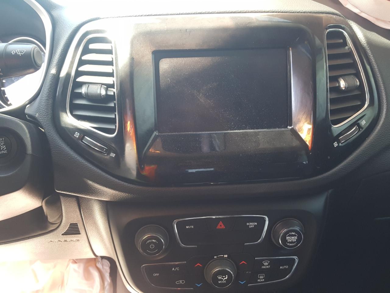 Photo 9 from auction – 2018 JEEP COMPASS LA with VIN 3C4NJCBB2JT305006