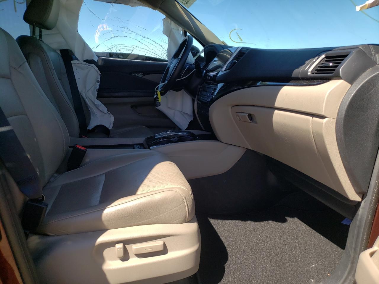Photo 5 from auction – 2018 HONDA PILOT ELIT with VIN 5FNYF6H01JB037053