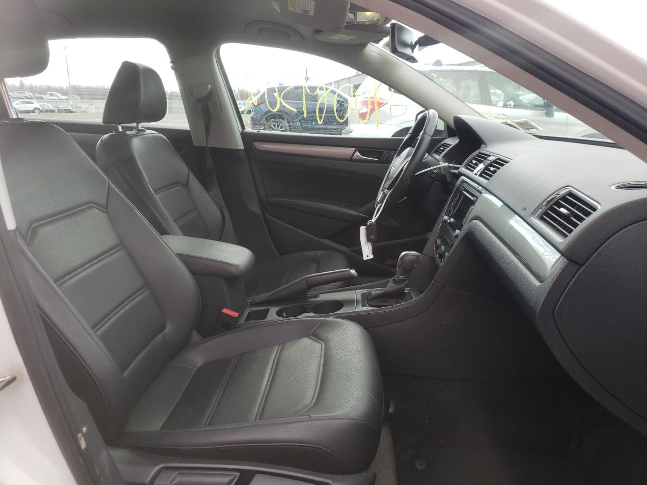 Photo 5 from auction – 2015 VOLKSWAGEN PASSAT S with VIN 1VWAT7A30FC081471