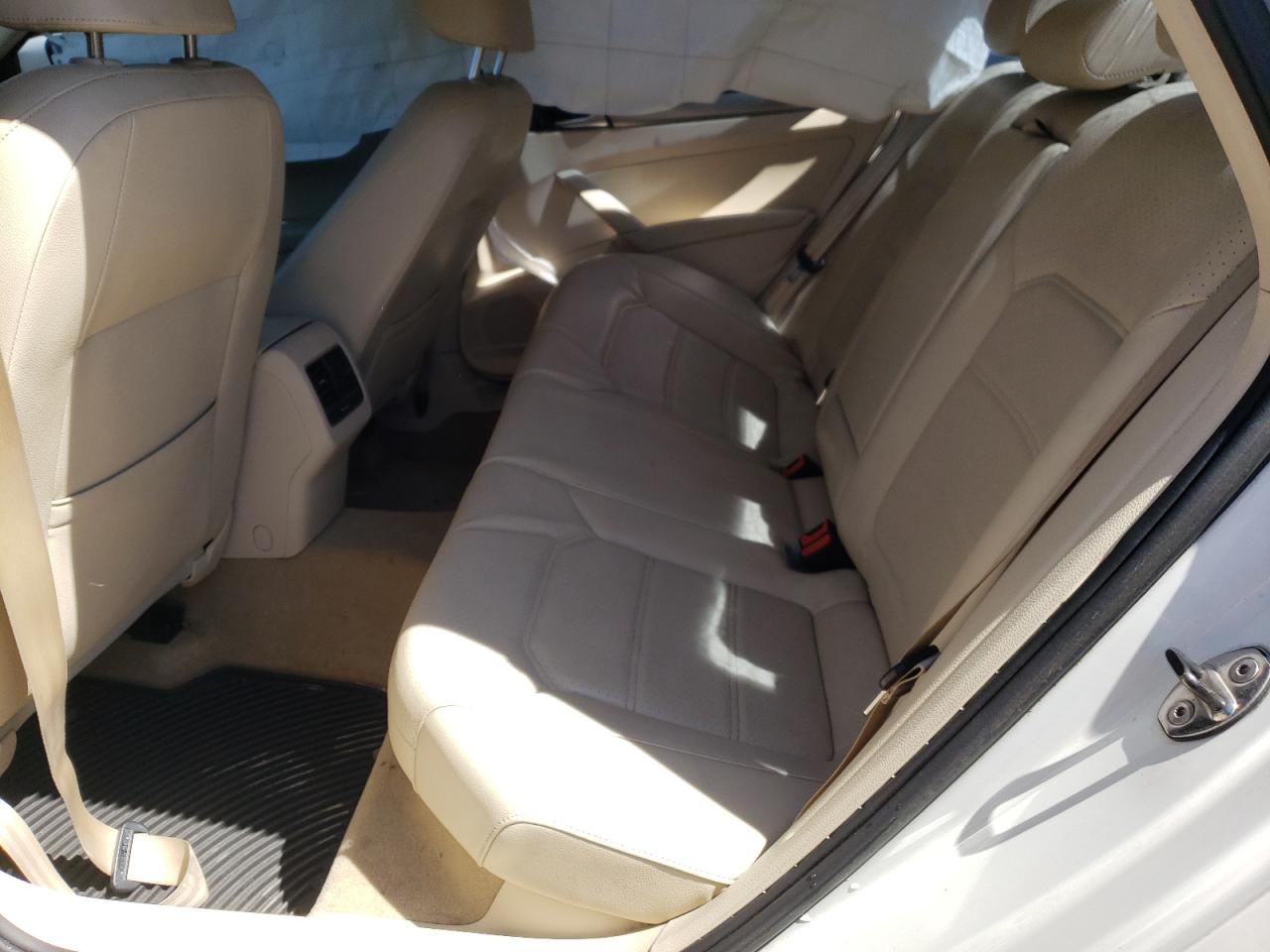 Photo 6 from auction – 2014 VOLKSWAGEN PASSAT SE with VIN 1VWBS7A35EC096229