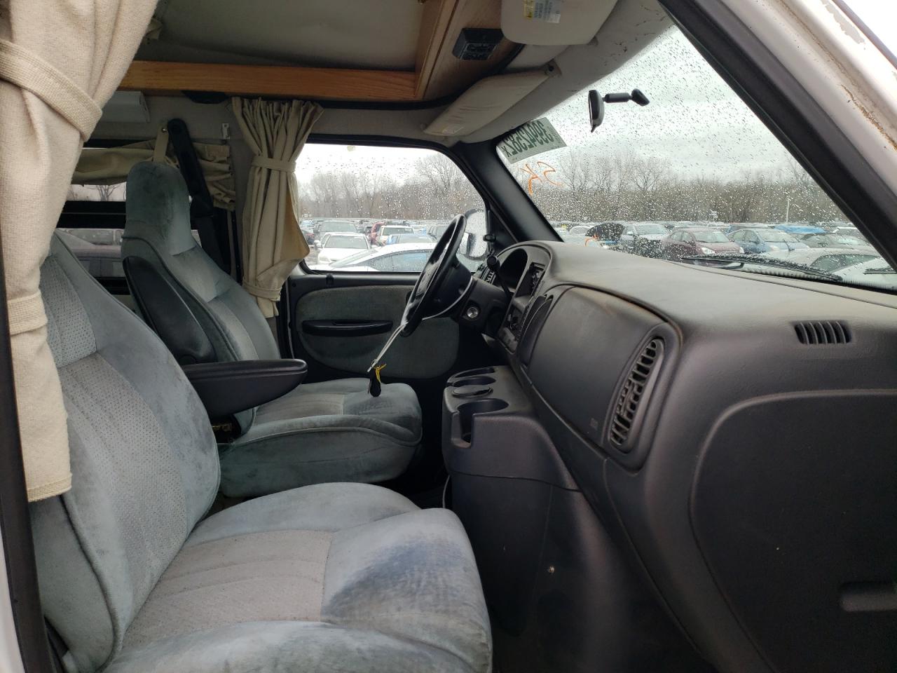 Photo 5 from auction – 2003 DODGE RAM VAN B3 with VIN 2D6WB31Y03K515653