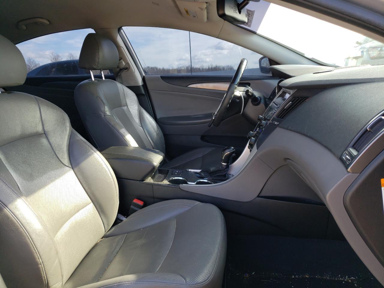 Photo 5 from auction – 2012 HYUNDAI SONATA HYB with VIN KMHEC4A45CA036878