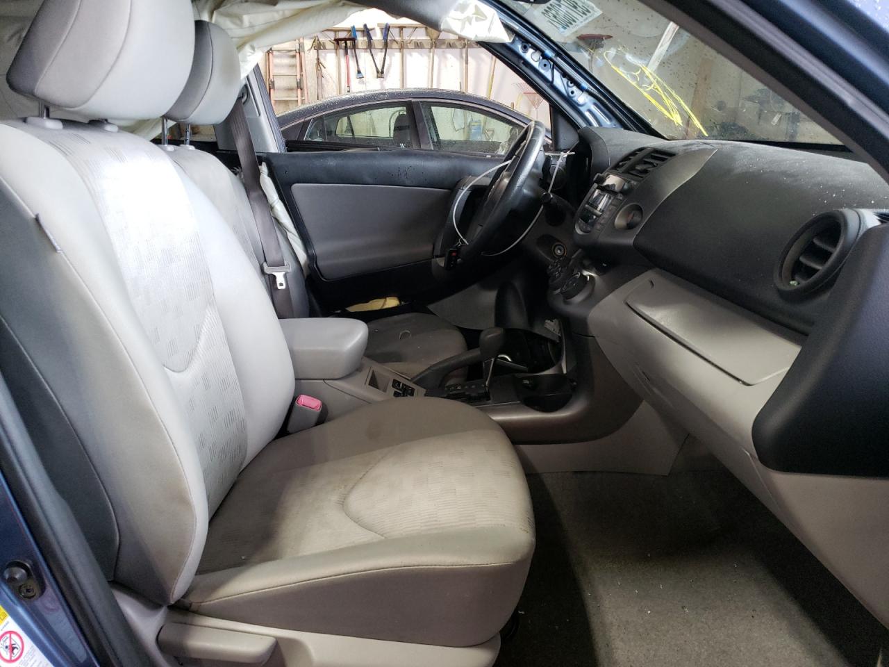 Photo 5 from auction – 2010 TOYOTA RAV4 with VIN JTMBF4DV8AD039434