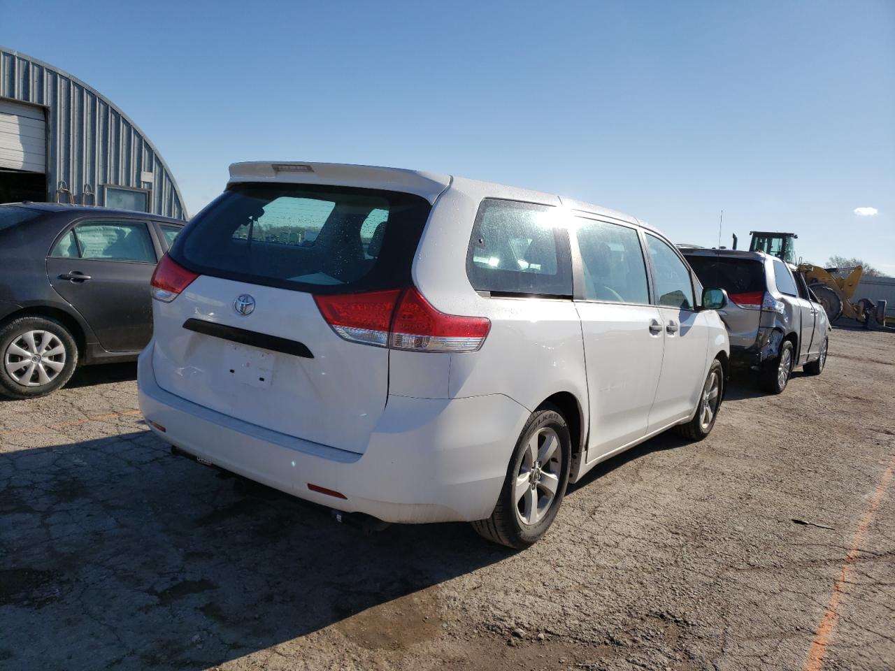 Photo 4 from auction – 2014 TOYOTA SIENNA with VIN 5TDZK3DC4ES422171