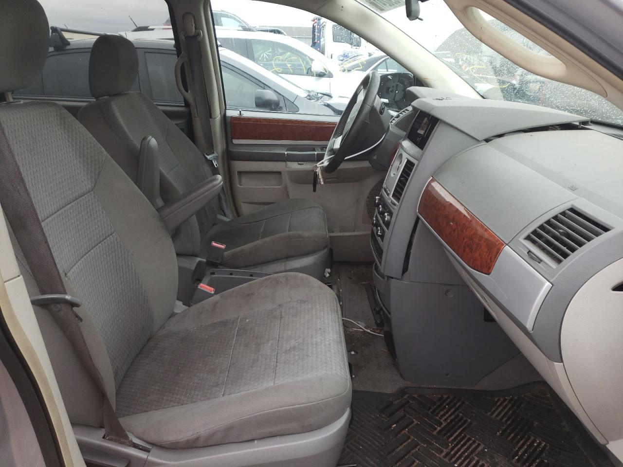 Photo 5 from auction – 2009 CHRYSLER TOWN & COU with VIN 2A8HR54159R521672