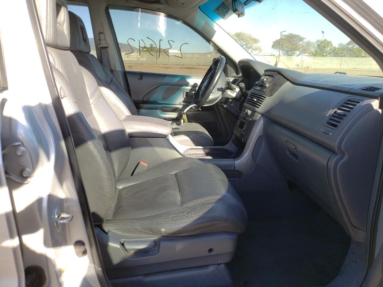 Photo 5 from auction – 2004 HONDA PILOT EXL with VIN 2HKYF18544H591692