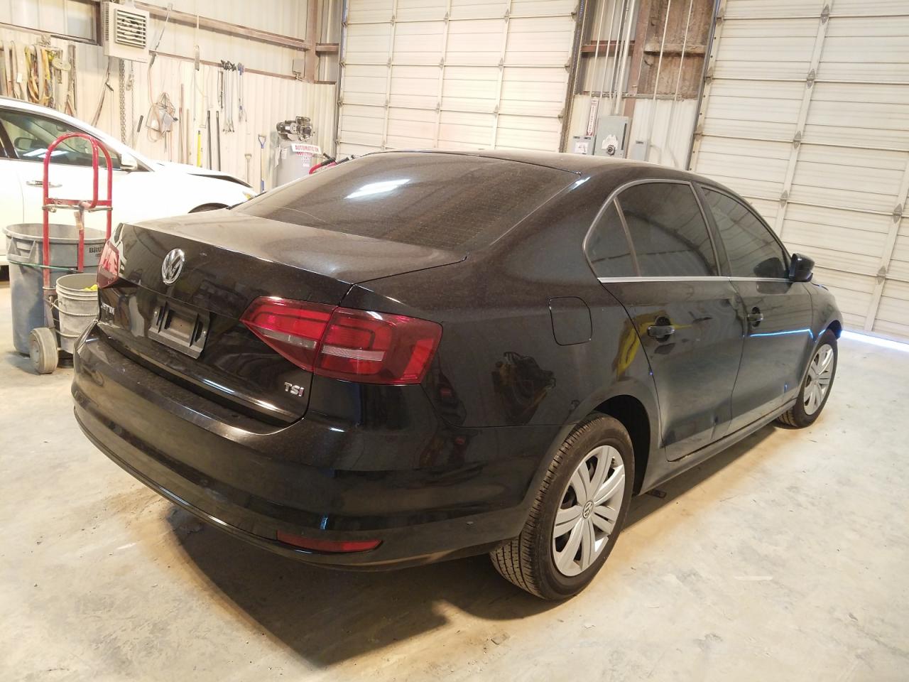 Photo 4 from auction – 2017 VOLKSWAGEN JETTA S with VIN 3VW2B7AJ3HM297466