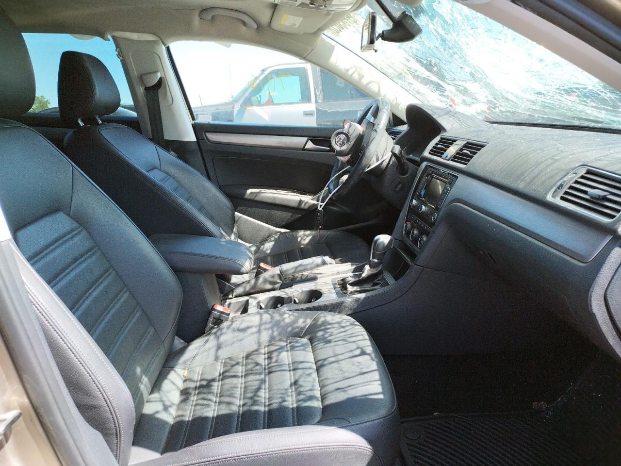 Photo 5 from auction – 2015 VOLKSWAGEN PASSAT SE with VIN 1VWBT7A32FC089544