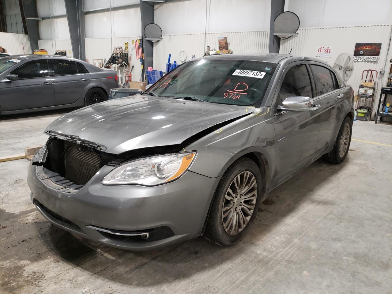 Photo 2 from auction – 2013 CHRYSLER 200 LIMITE with VIN 1C3CCBCGXDN505761