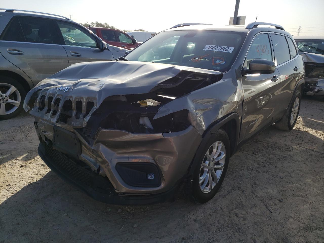 Photo 2 from auction – 2019 JEEP CHEROKEE L with VIN 1C4PJLCB9KD339782