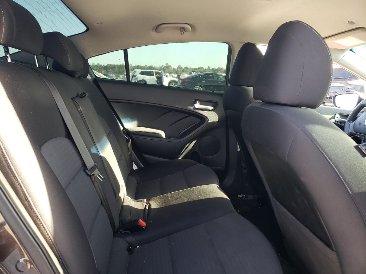 Photo 6 from auction – 2018 KIA FORTE LX with VIN 3KPFL4A71JE177654