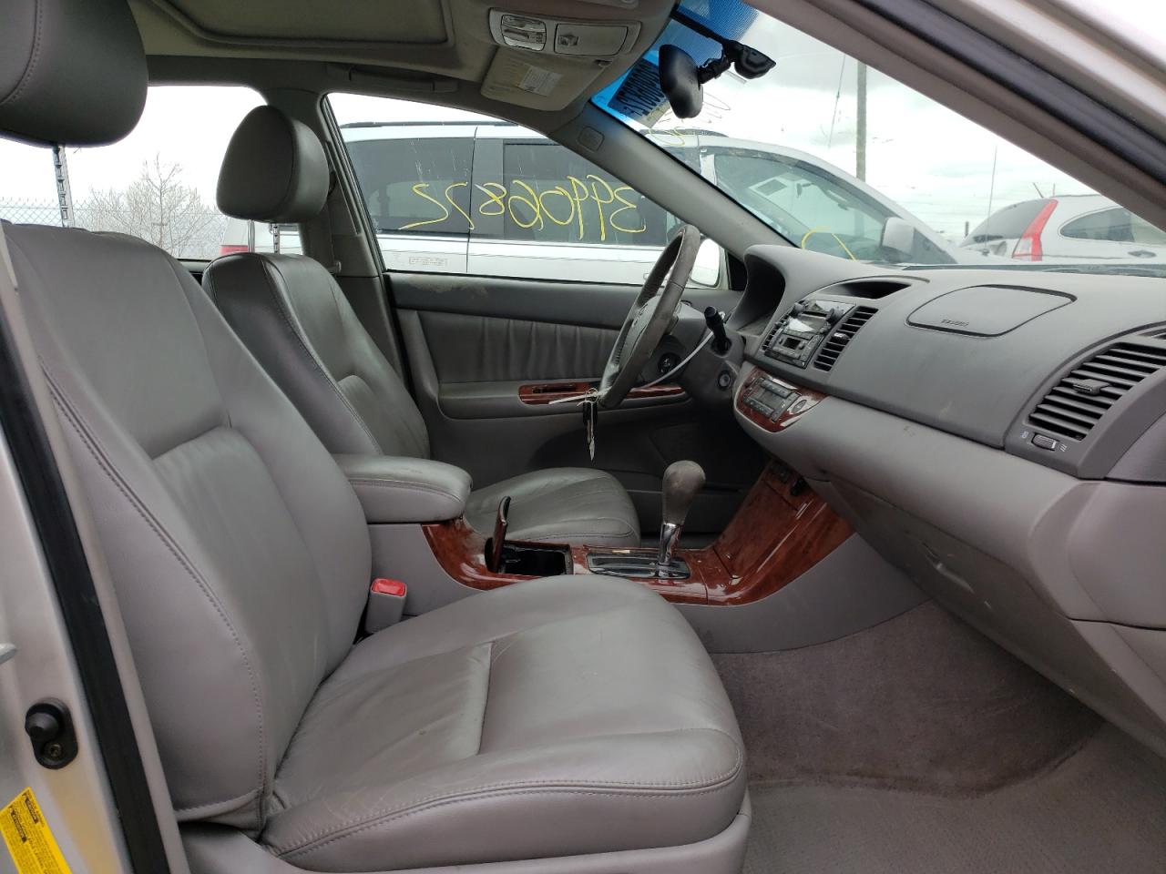 Photo 5 from auction – 2005 TOYOTA CAMRY LE with VIN 4T1BF30K35U088550