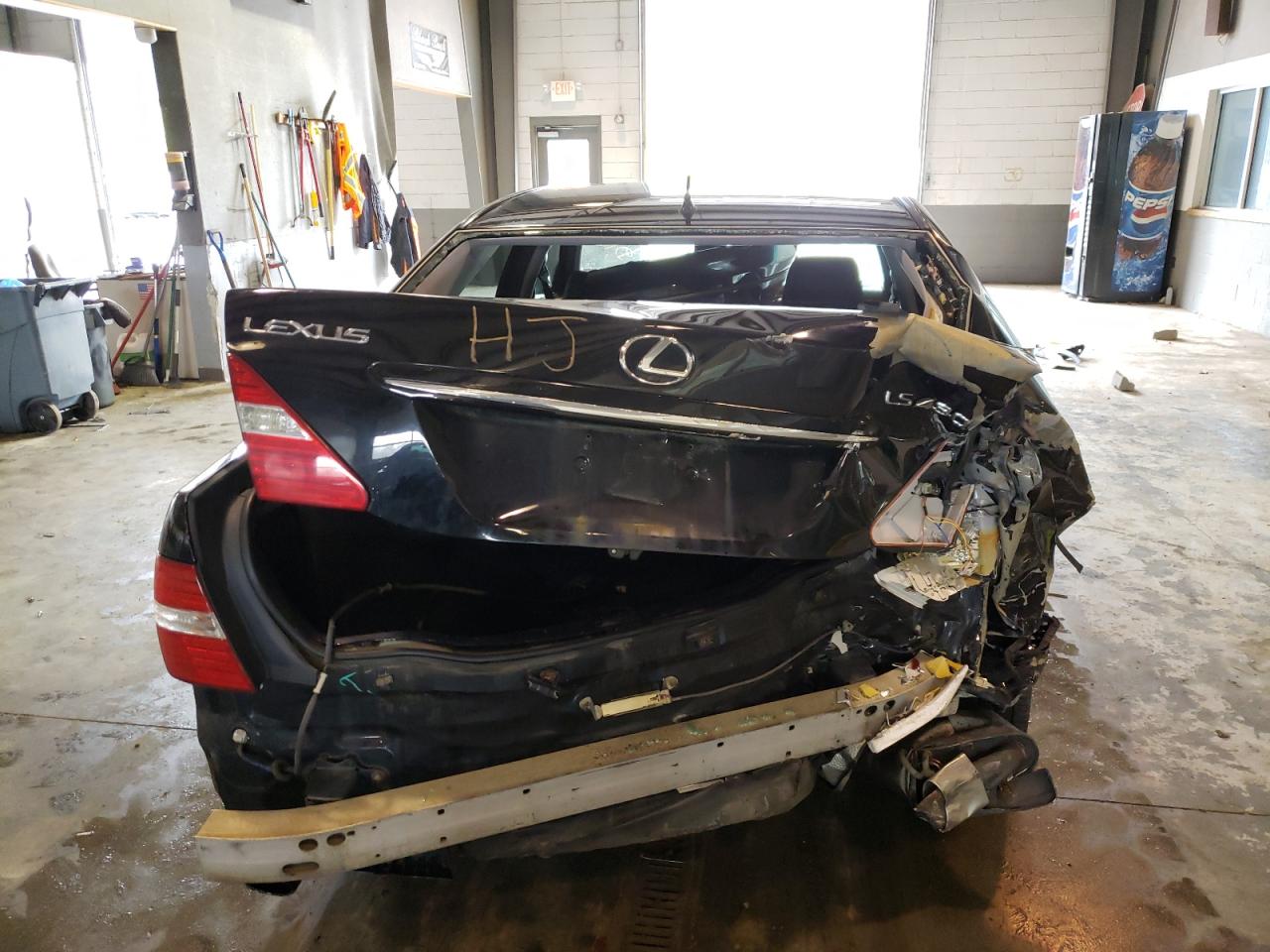Photo 9 from auction – 2004 LEXUS LS with VIN JTHBN36F440147370