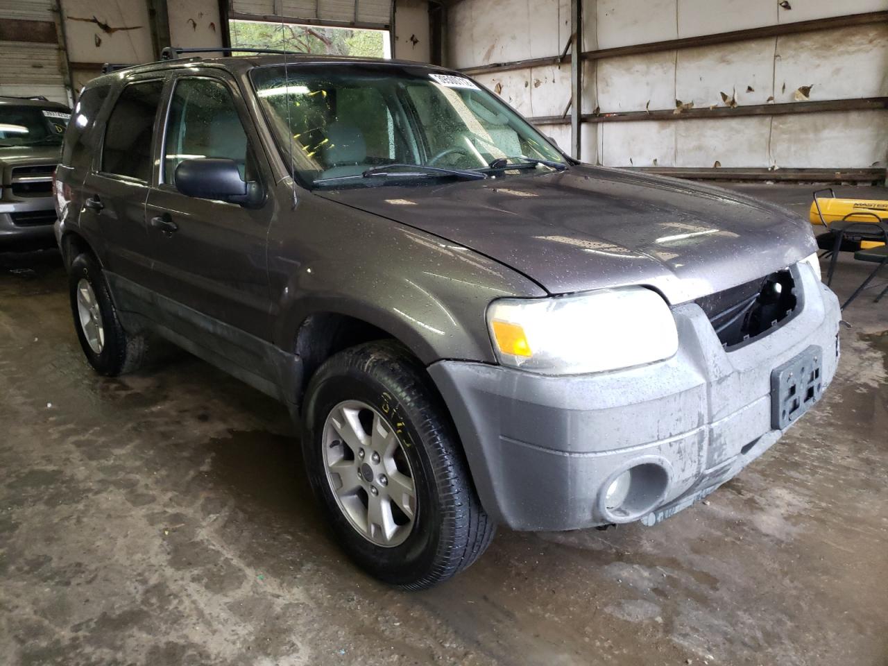 FORD ESCAPE XLT 2005 with VIN 1FMYU03165KA82089 - Photo from auction