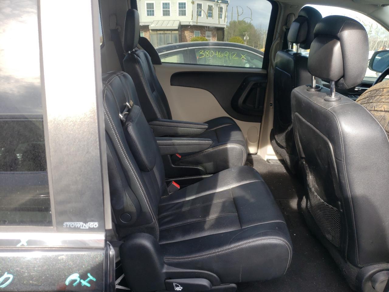 Photo 6 from auction – 2013 CHRYSLER TOWN & COU with VIN 2C4RC1BGXDR631672