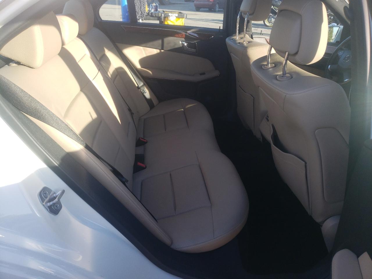 Photo 6 from auction – 2011 MERCEDES-BENZ E 350 with VIN WDDHF5GBXBA415688