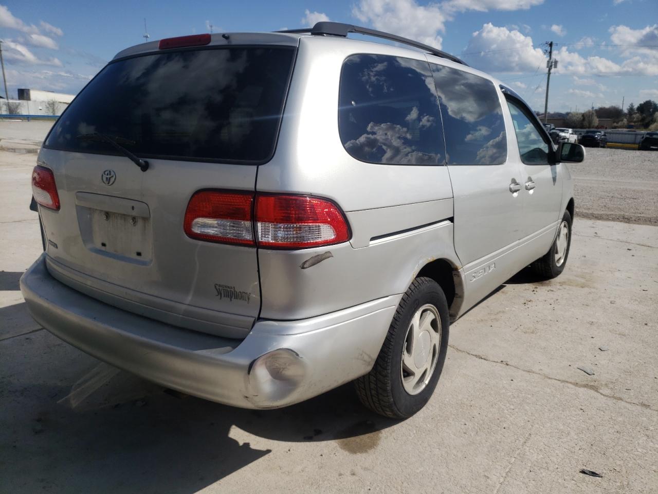 Photo 4 from auction – 2002 TOYOTA SIENNA LE with VIN 4T3ZF13C72U470655
