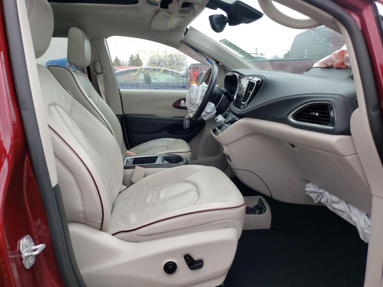 Photo 5 from auction – 2019 CHRYSLER PACIFICA L with VIN 2C4RC1GG4KR567635