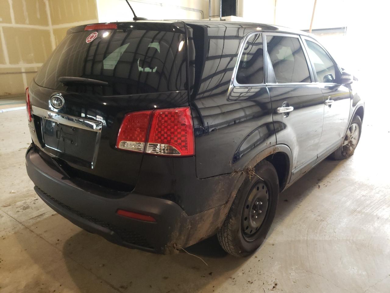 Photo 4 from auction – 2013 KIA SORENTO LX with VIN 5XYKT3A10DG343464