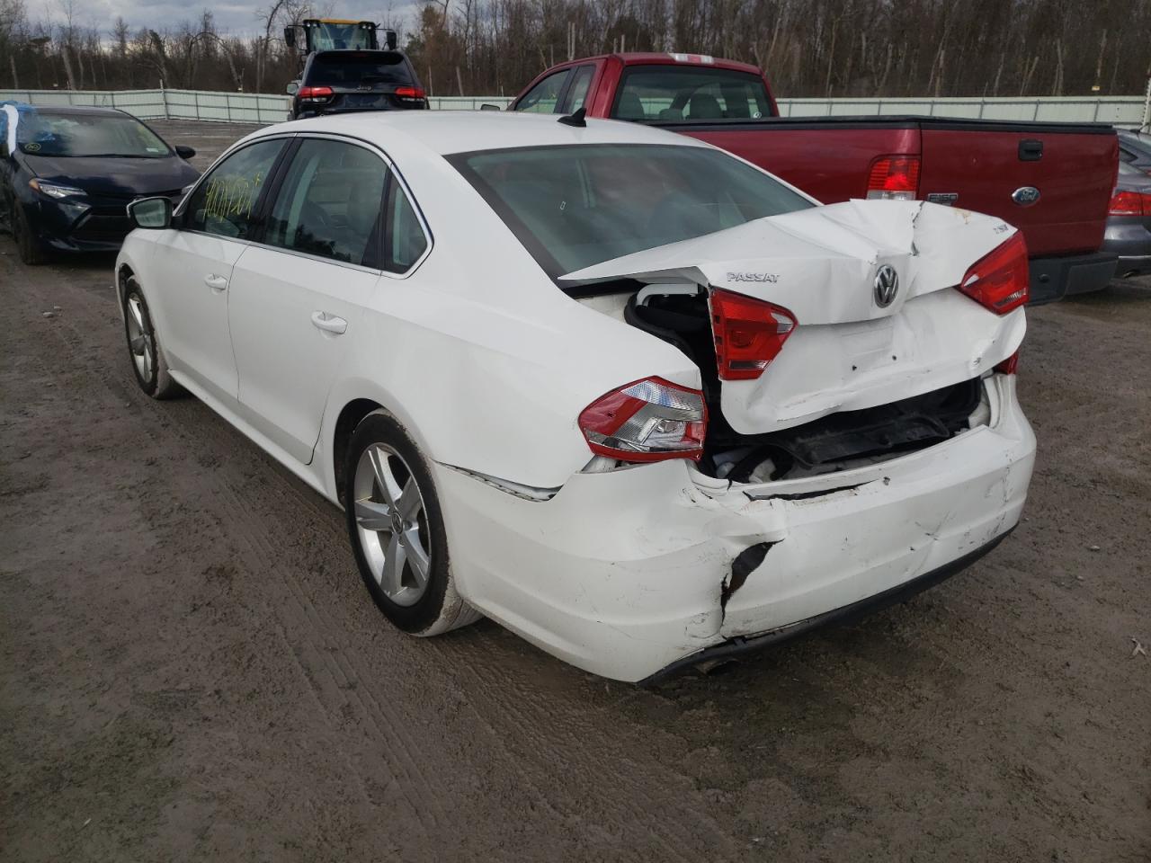 Photo 3 from auction – 2015 VOLKSWAGEN PASSAT S with VIN 1VWAT7A30FC081471